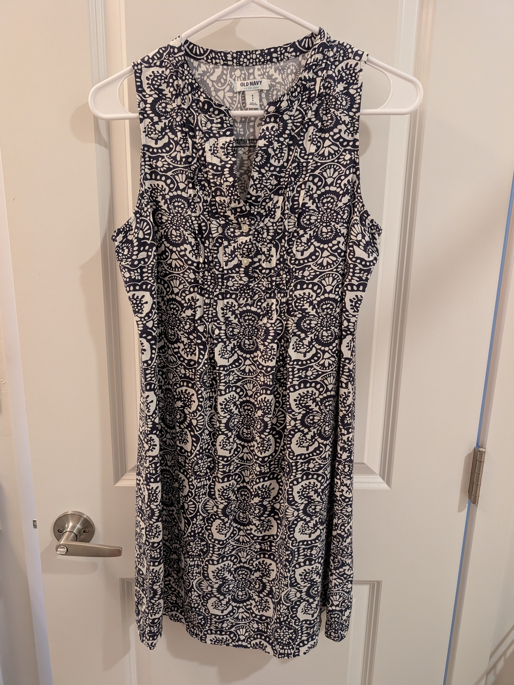 Old Navy Navy and White Sleeveless Printed Shift Dress